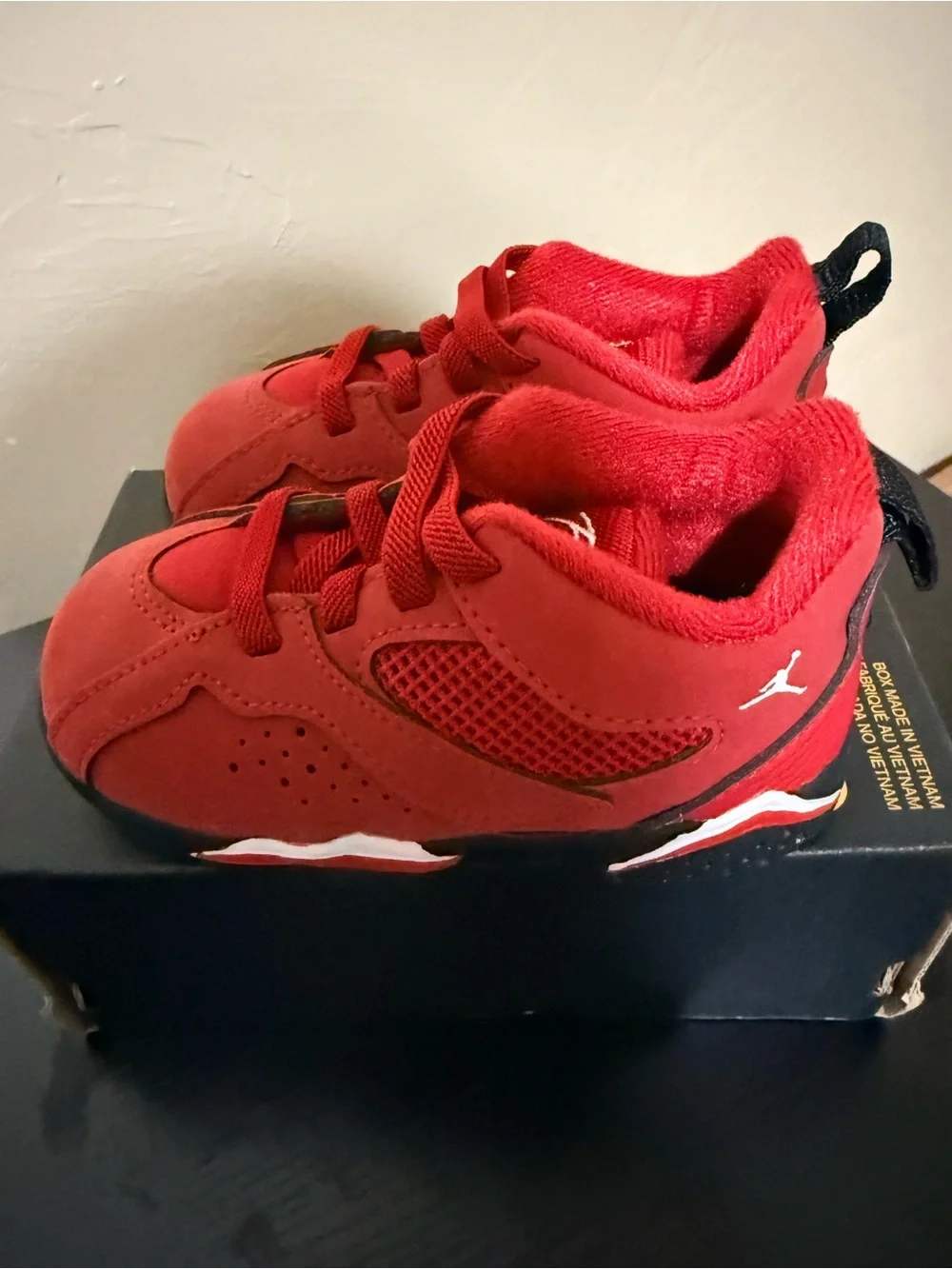 Nike Kids Gym Red Jordan MVP 92 Sneakers NWOT 6C